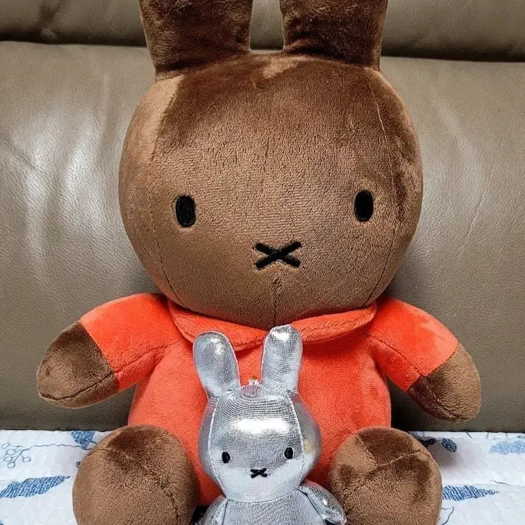 [BUNJANG] Miffy Creamy Tanning Brown Plush (35cm) & Silver Keychain Doll Set / 미피 인형 브라운 오렌지색 인형+실버 키링인형(새상품)