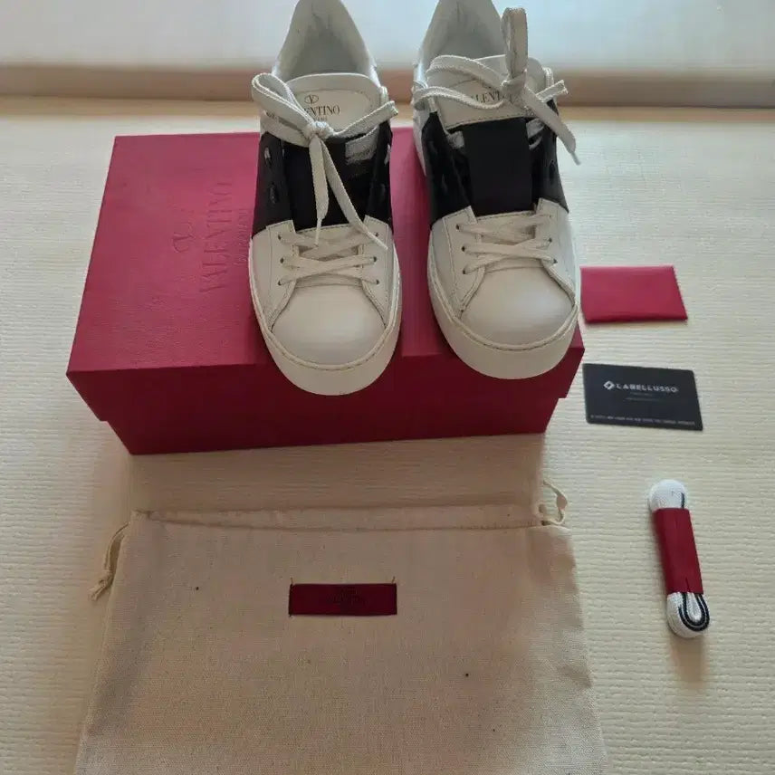 [BUNJANG] Valentino Hidden Blacktab Sneakers / 발렌티노 히든 블랙탭 스니커즈 36