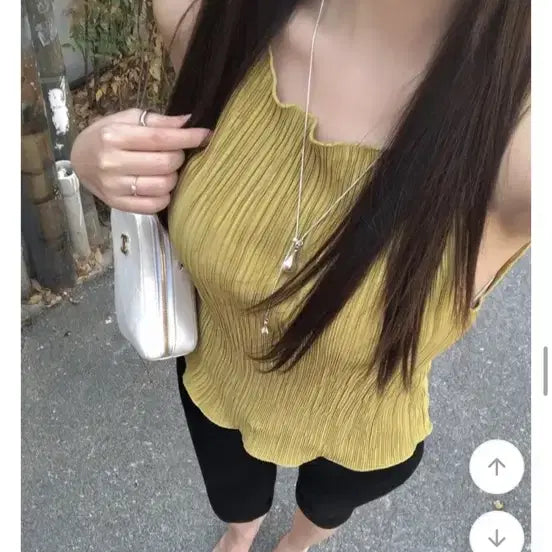 [BUNJANG] Melting Blue Pleats Sleeveless Top Olive / 멜팅블루 플리츠 나시 올리브