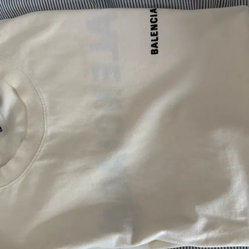 [BUNJANG] Balenciaga Embroidered Short Sleeve T-Shirt / 발렌시아가 자수 반팔