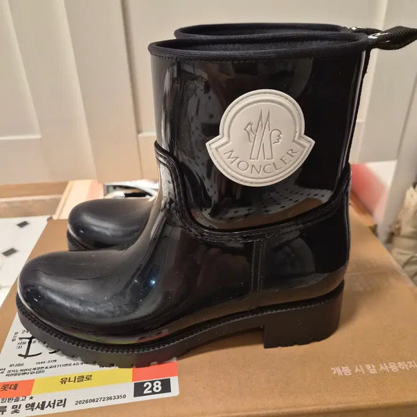 [BUNJANG] Moncler Ginette Women's Rain Boots White Logo Patch Black Size 37 / 몽클레어 여성 GINETTE 화이트 로고 패치 레인부츠 블랙 37