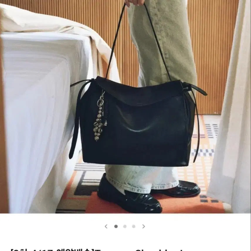 [BUNJANG] Roebeuvre Trapezoid Shoulder Bag Large Black / 루에브르 트라페즈 숄더백 라지 사이즈 블랙 새상품