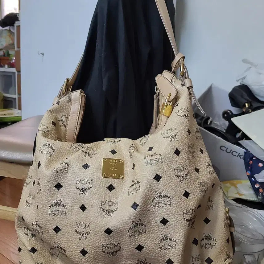 [BUNJANG] MCM Logo Pattern Shoulder Bag / 엠씨엠 가방 성주택 있어요