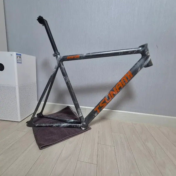 [BUNJANG] Tsunami Custom Painted Frame - Silver Marble Effect with Smoke Technique / 쓰나미 직접 도색한 프레임 판매합니다