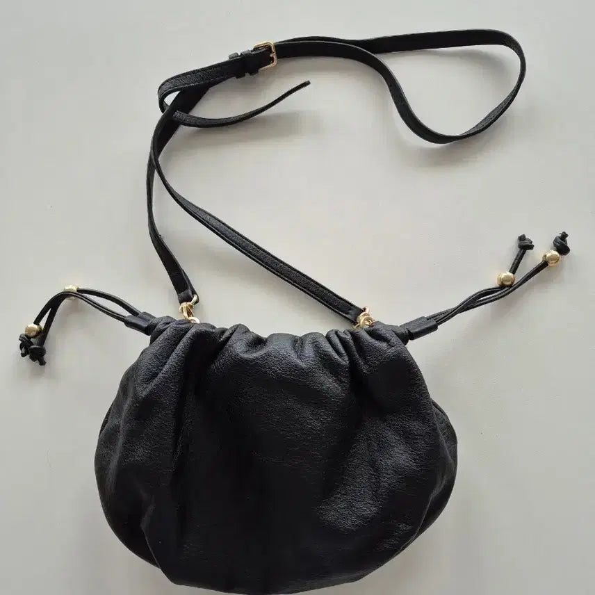 [BUNJANG] CC Collect Natural Leather Shirring Shoulder Bag / CC컬렉트 천연가죽 셔링 숄더백
