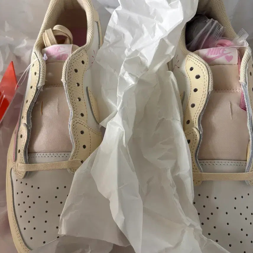 [BUNJANG] Nike Air Jordan 1 Retro Low OG SP Travis Scott "Mussel Shy" (275) / [275] 조던 1 x 트래비스 스캇 레트로 로우 OG SP 모슬린 샤이