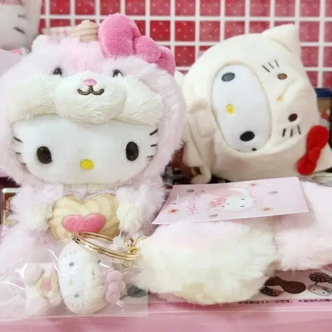 [BUNJANG] Sanrio Hello Kitty Mofumofu Squirrel Plush Keychain / 헬로키티 모후모후 다람쥐 마코+키링