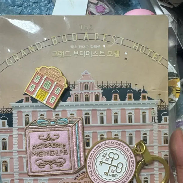 [BUNJANG] The Grand Budapest Hotel Goods Keychain, Badge, and Wappen Set / 그랜드 부다페스트 호텔 굿즈 키링 뱃지 와펜