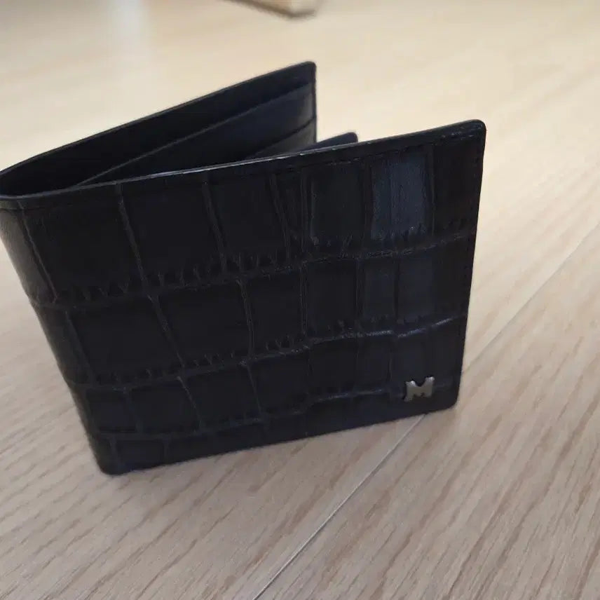 [BUNJANG] Metrociti Croco Embossed Bi-fold Wallet with Box and Warranty Card / 메트로시티 반지갑 박스 보증카드 포함 / STYLE NO. NH130N