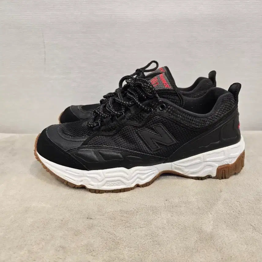 [BUNJANG] New Balance 801 All Terrain Black Running Shoes / 거의새거) 뉴발란스 801 올테레인 블랙 운동화 270~275