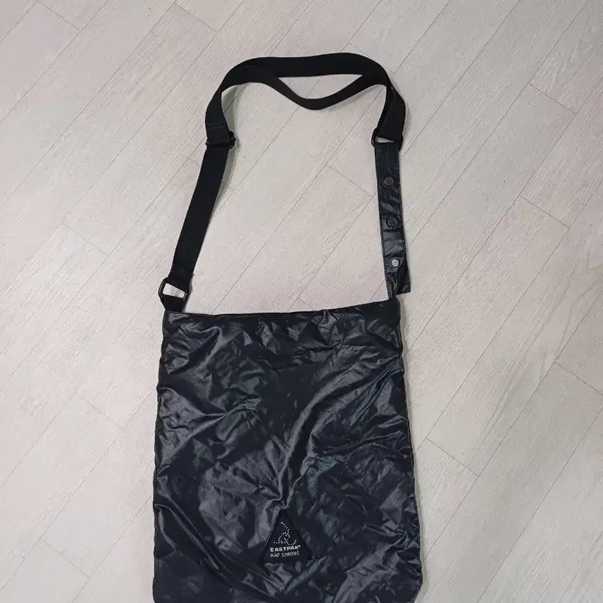 [BUNJANG] Eastpak x Raf Simons 2008 Archive Padded Bag Crossbody / 이스트팩 라프시몬스 2008 아카이브 패디드백 크로스백