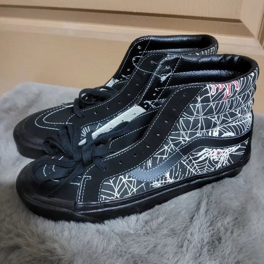 [BUNJANG] Vans Sk8-Hi Spider Web Red Drip Black Sneakers / 새상품 반스 스케이트하이 Vans 스파이더웹 거미줄 블랙 260