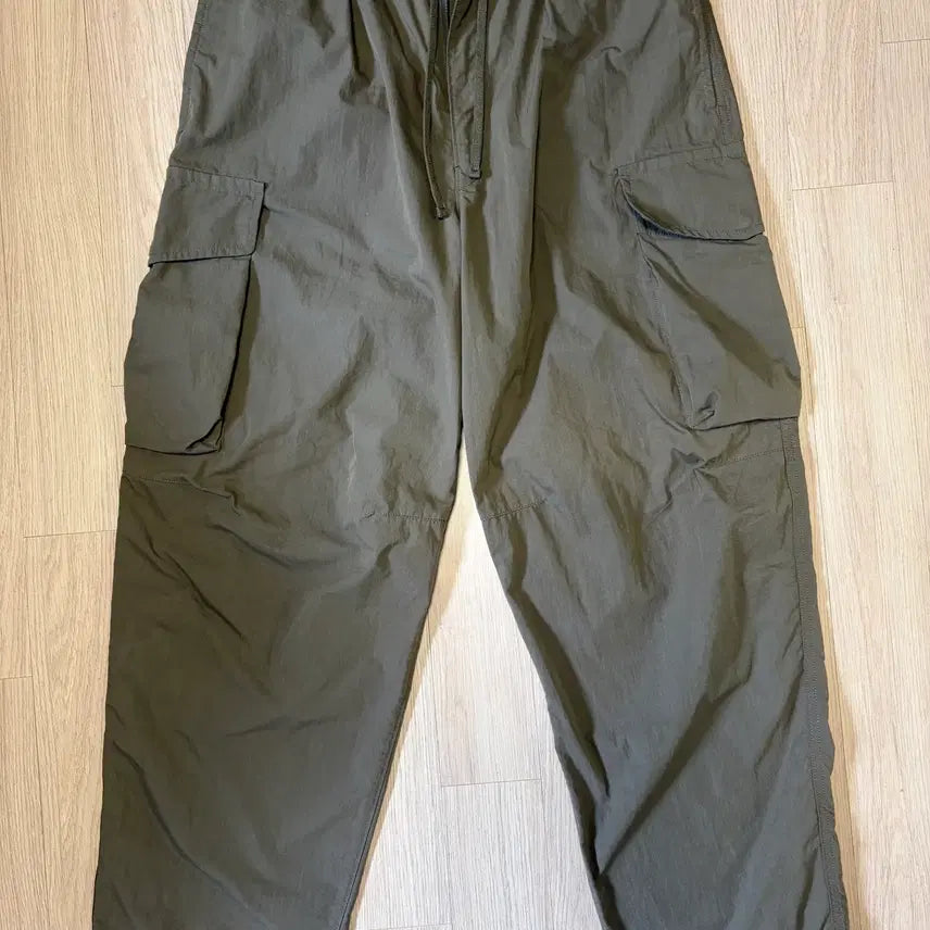 [BUNJANG] Uniqlo U Parachute Cargo Pants Olive L / 유니클로U 파라슈트 카고팬츠