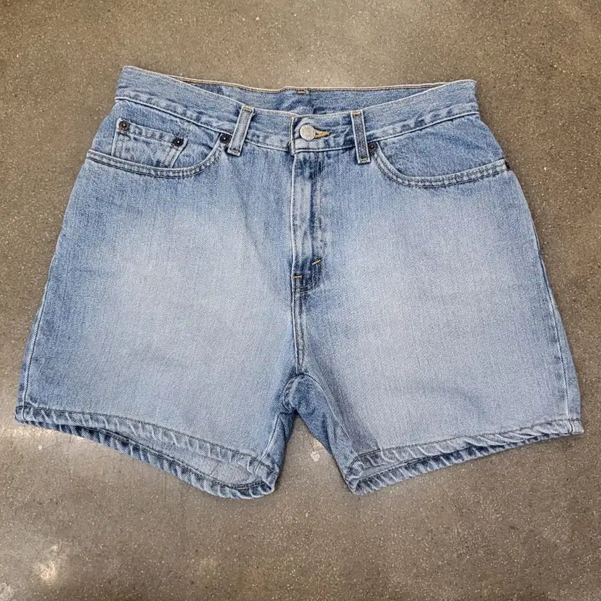 [BUNJANG] Levi's Vintage 90s Light Wash Denim Shorts / 90's 미국빈티지 리바이스 연청 데님 반바지