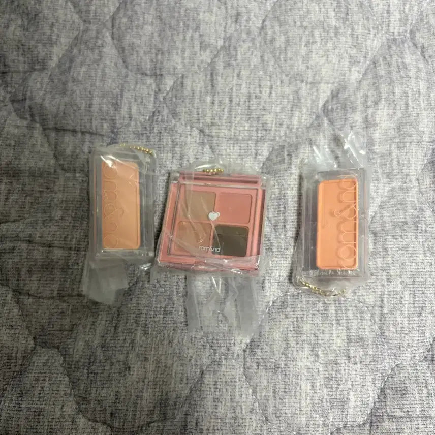 [BUNJANG] Rom&nd Bandai Gacha Keyring Bundle Set / 롬앤 화장품 가챠 일괄