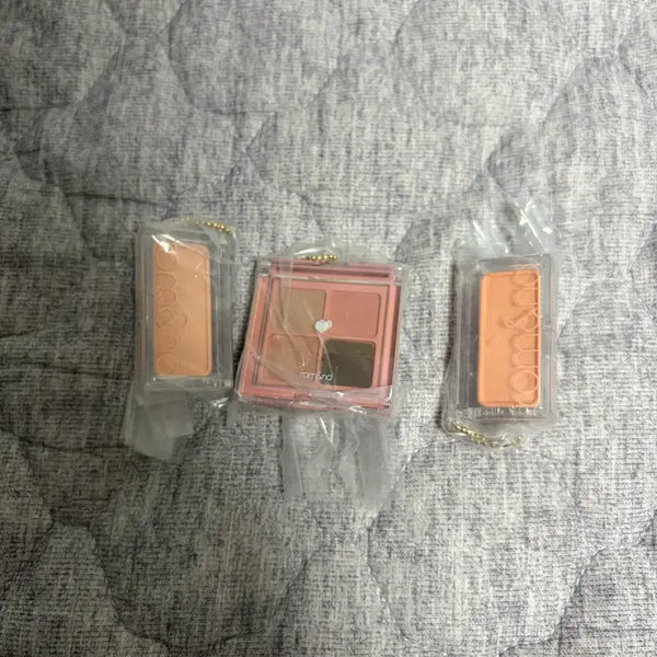 [BUNJANG] Rom&nd Bandai Gacha Keyring Bundle Set / 롬앤 화장품 가챠 일괄