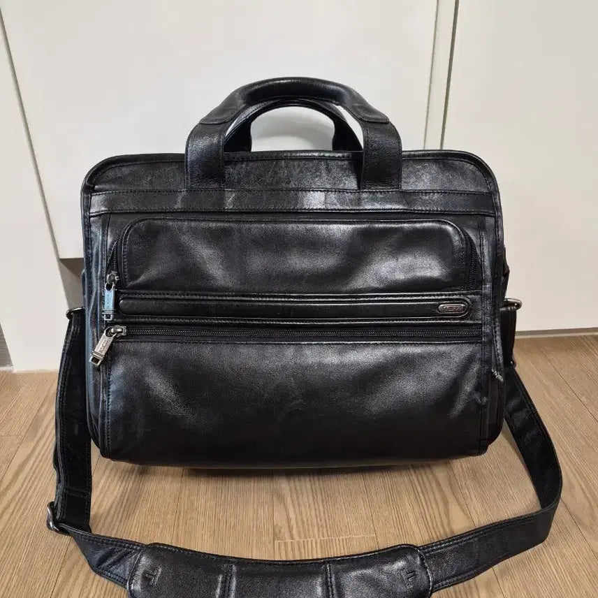 [BUNJANG] Tumi Compact Screen Laptop Leather Briefcase / 투미 컴팩트 스크린 랩탑 레더 브리프 케이스