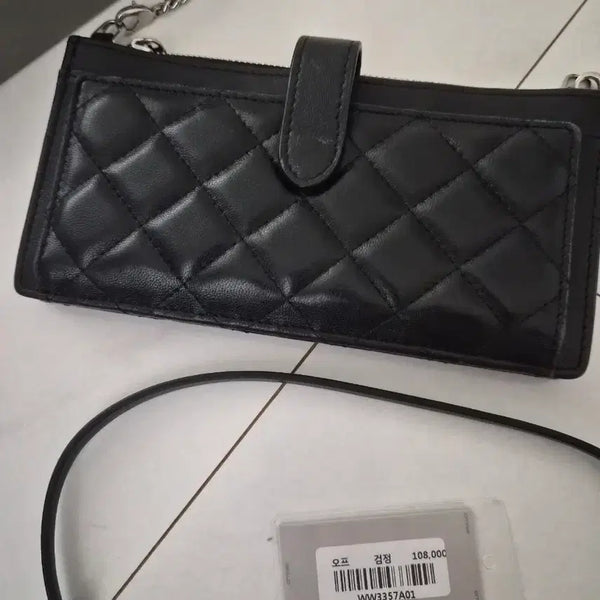 [BUNJANG] Lambskin Leather Quilted Crossbody Bag / 양가죽햔드폰가방 약간의 모서리 사용감만있어요