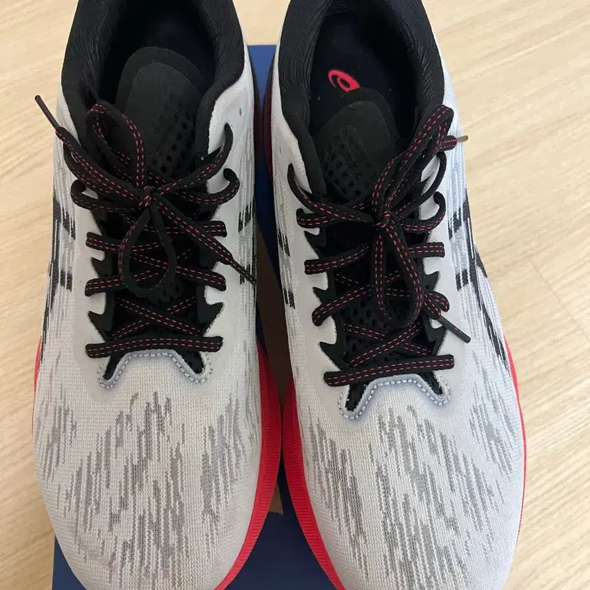 [BUNJANG] Asics NovaBlast 3 Running Shoes / 아식스 노바블라스트 3 290 사이즈