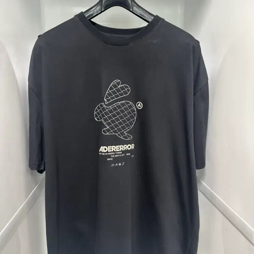 [BUNJANG] Ader Error Black Rabbit Graphic Short Sleeve T-Shirt / 아더에러 블랙 토끼 그래픽 반팔 티셔츠 a3