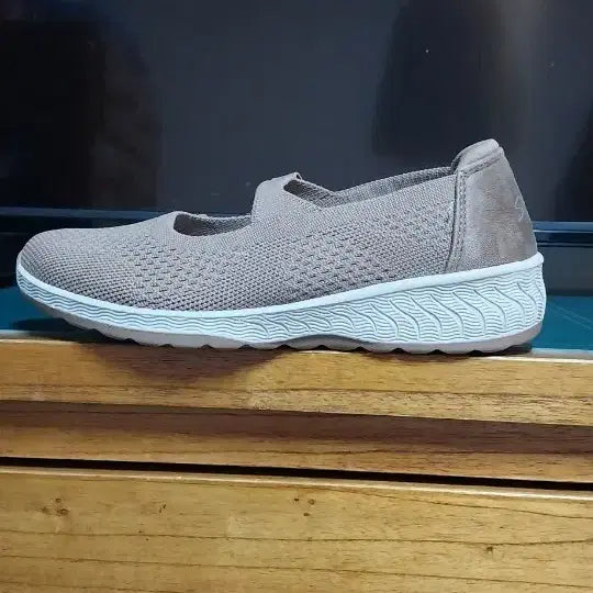 [BUNJANG] Skechers Women's Uplift Sneakers / 스케쳐스 여성 업리프트 운동화. 240
