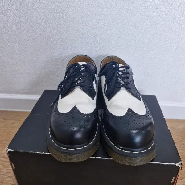 [BUNJANG] Dr. Martens Mickey Mouse Wingtip Loafers / 닥터마틴 미키마우스 260사이즈 팝니다