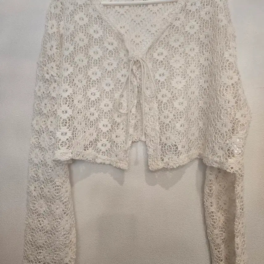 [BUNJANG] 66girls Ivory Lace Crop Cardigan / 66girls 아이보리 레이스 크롭 가디건
