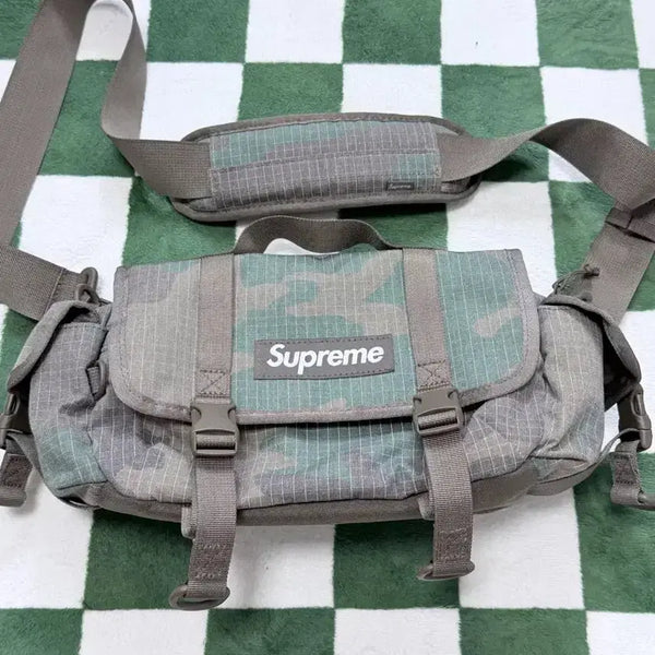 [BUNJANG] Supreme 24SS Woodland Camo Mini Duffle Bag / 24SS 슈프림 미니 더플백 우드랜드 카모