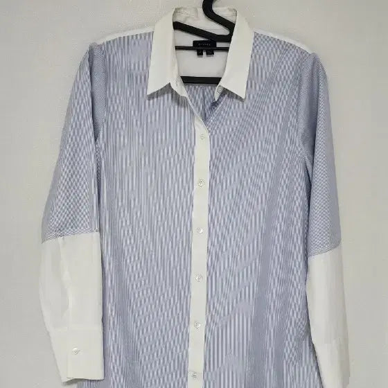 [BUNJANG] Theory Blue Stripe Color Block Shirt / 띠어리 블루 스트라이프 셔츠 흰색 소매 배색 44-55