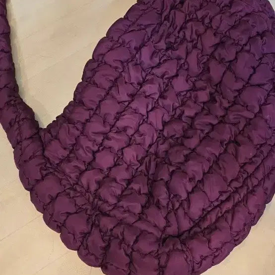 [BUNJANG] COS Oversized Quilted Padded Shoulder Bag / 코스 cos  퀼팅 패딩  오버사이즈 숄더 정품 보라