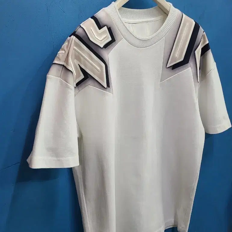 [BUNJANG] SYSTEM White Bold Structure T-Shirt / 시스템, 특별한 애티튜드 한 장