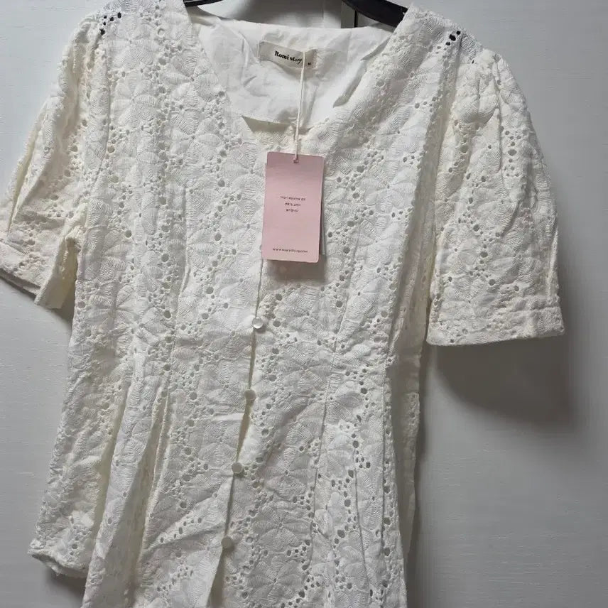 [BUNJANG] Lomistory Punching Lace Blouse / <새상품> 로미스토리 펀칭 레이스 블라우스