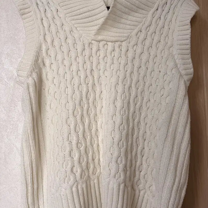 [BUNJANG] Ivory Cable Knit Vest / 아이보리 케이블 니트 조끼