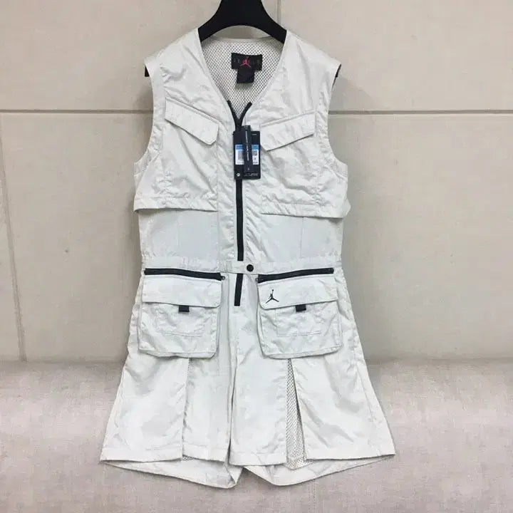 [BUNJANG] Nike Air Jordan Women's Zip Jumpsuit Vest and Shorts Set / (새제품)나이키 에어조던 정품 여성 집업점프수트  조끼 반바지 셋트느낌