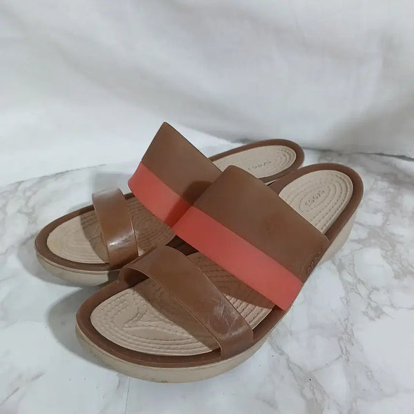 [BUNJANG] Crocs Brooklyn Two Band Wedge Heel Slides W6 / 여성 크록스 브루클린 투밴드 웨지힐 슬리퍼230 (26D291)
