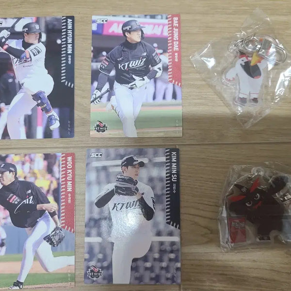 [BUNJANG] KBO KT Wiz Collaboration Card, Badge Bundle Set / KBO KT위즈 콜라보 카드, 뱃지 일괄판매
