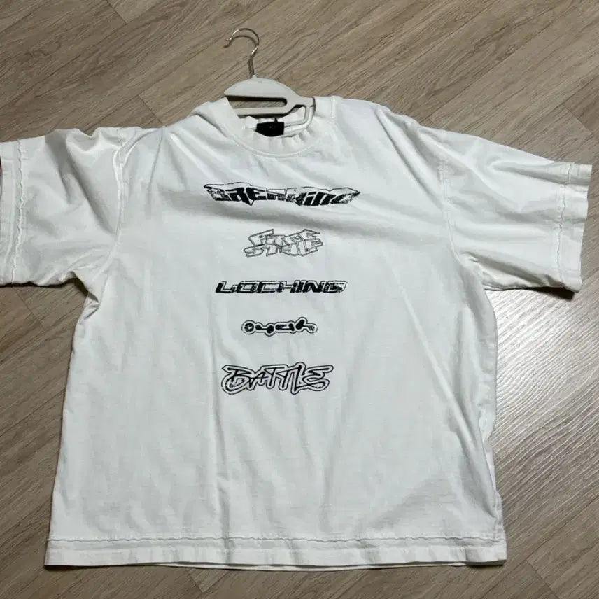 [BUNJANG] H&M White Graphic Print Short Sleeve T-Shirt / H&M 화이트 프린팅 반팔티