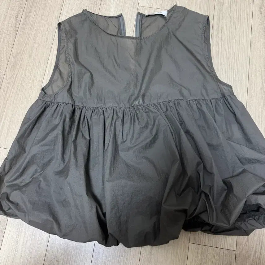 [BUNJANG] Amomento Volume Sleeveless Top (Brown) / 아모멘토 VOLUME SLEEVELESS TOP (BROWN)