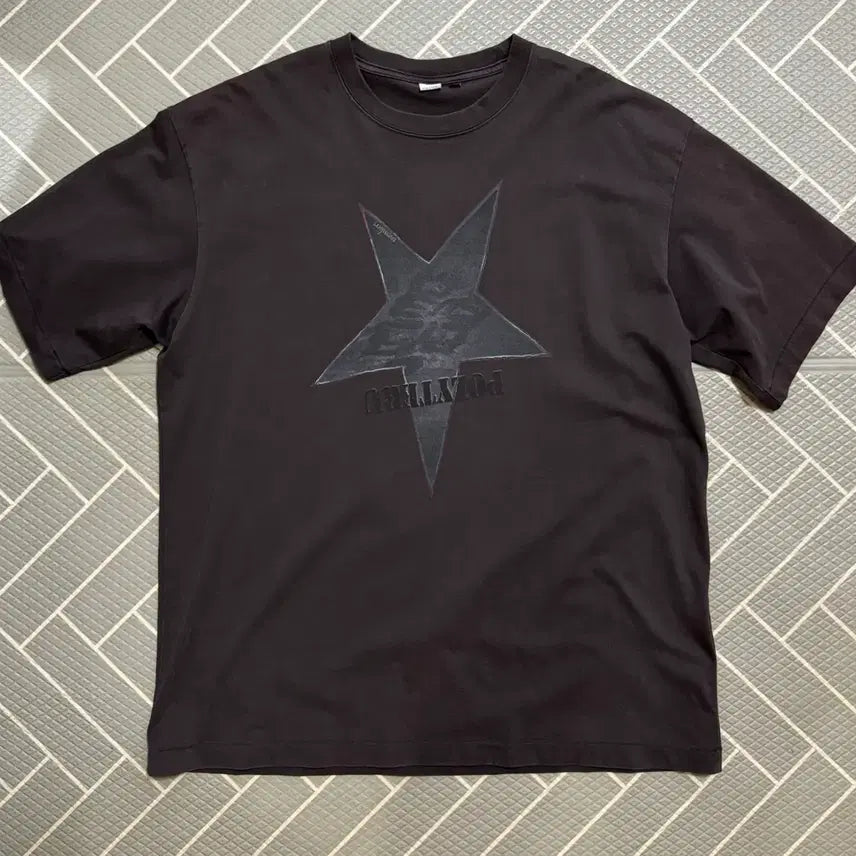 [BUNJANG] Politedu 1/2 Graphic T-shirt Reverse Star Charcoal Brown / 4) 폴리테루 1/2 그래픽 티셔츠 리버스 스타 차콜 브라운 리버스스타