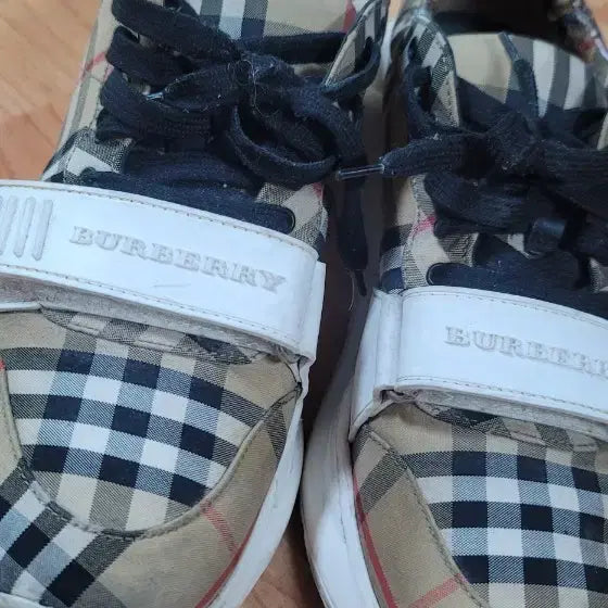 [BUNJANG] Burberry Vintage Check Velcro Sneakers ITLEOSH074CAS (Size 260-265mm) / 버버리 빈티지 체크 벨크로 스니커즈 ITLEOSH074CAS (사이즈: