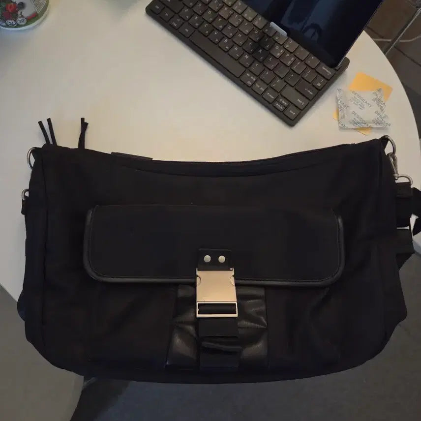 [BUNJANG] Maison Minied Buckle Shoulder Bag / 메종미네드 버클 숄더백