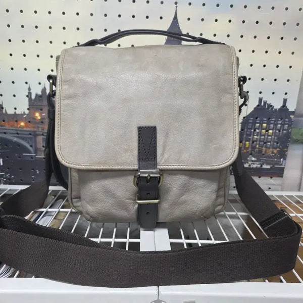 [BUNJANG] Hugo Boss Men's Leather Crossbody Messenger Bag / 휴고보스 남성 가죽 크로스백 메신저백 BF62