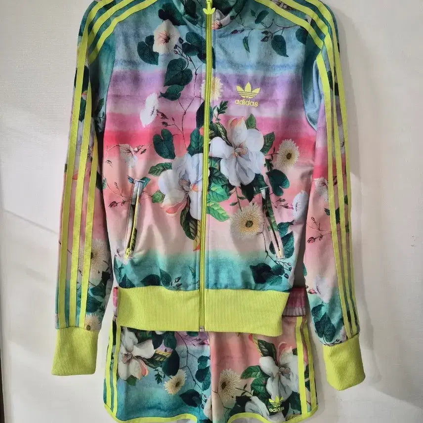 [BUNJANG] Adidas Floral Pattern Track Top & Shorts Set / 아디다스 플로럴 패턴 트랙탑 반바지 세트 85