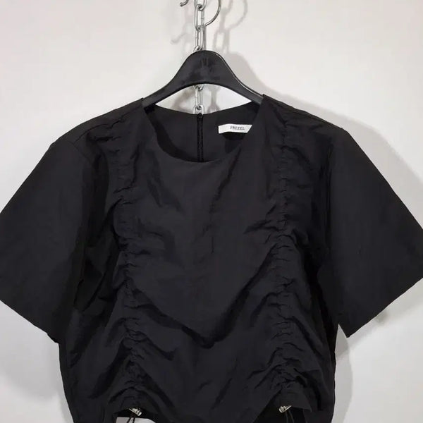 [BUNJANG] Pretzel Black Shirring Crop Top / 프레즐 블랙 셔링 크롭 탑