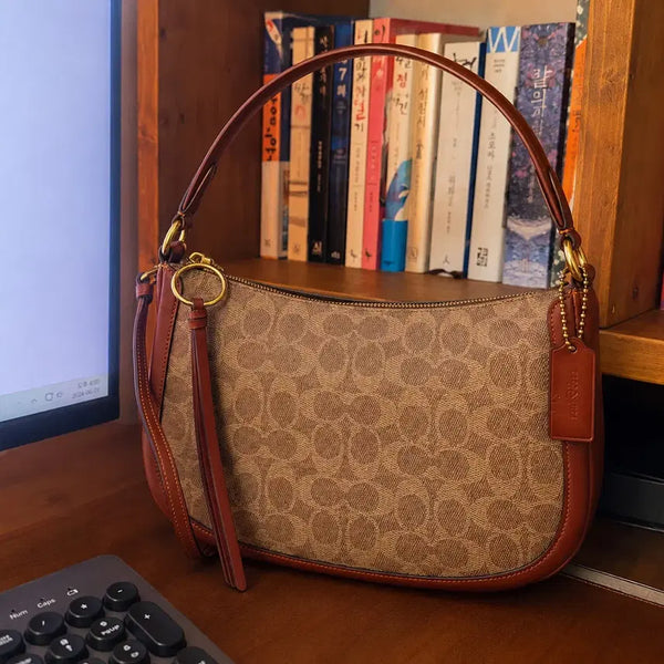 [BUNJANG] Coach Signature Shoulder Bag / [정품] 코치 시그니처 숄더백 (+택, 크로스끈, 더스트백)