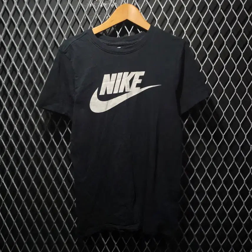 [BUNJANG] Nike Short Sleeve T-Shirt Size S / 나이키 반팔 S