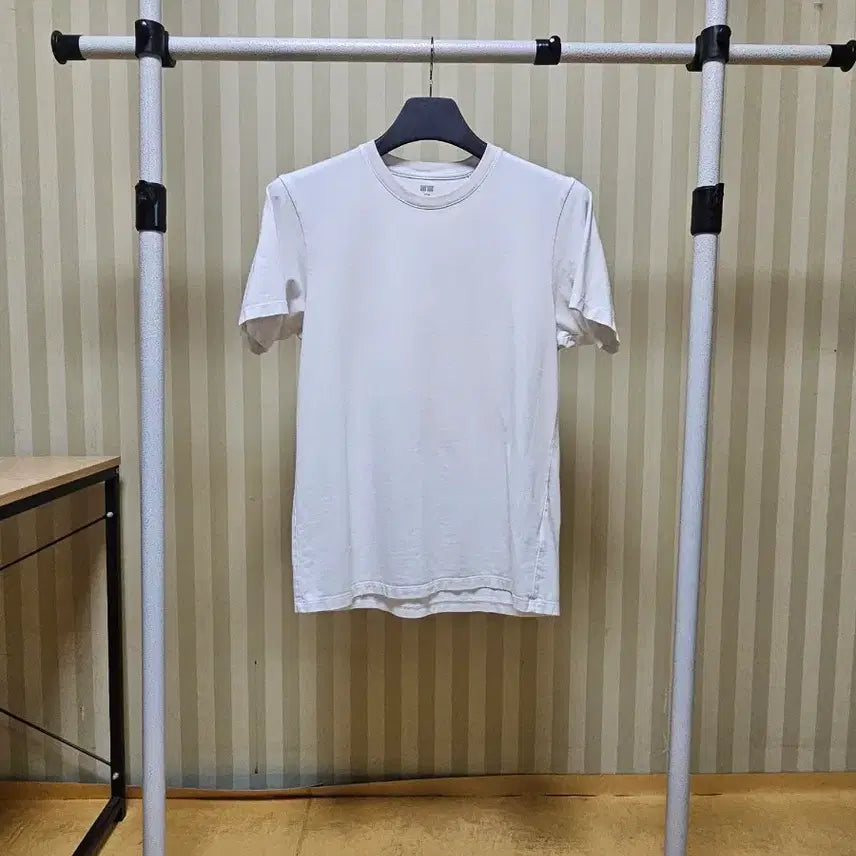 [BUNJANG] Uniqlo Supima Cotton T-shirt - White (Size M/100) / 유니클로 티셔츠 수피마 M