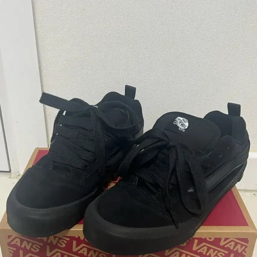 [BUNJANG] Vans Old Skool Triple Black Sneakers (Size 260) / 반스 뉴스쿨 트리플 블랙 260 새제품