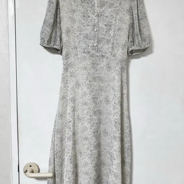 [BUNJANG] Polka Dot Chiffon Dress with Button Detail and Puff Sleeves / 잔잔한 도트 패턴 쉬폰 원피스