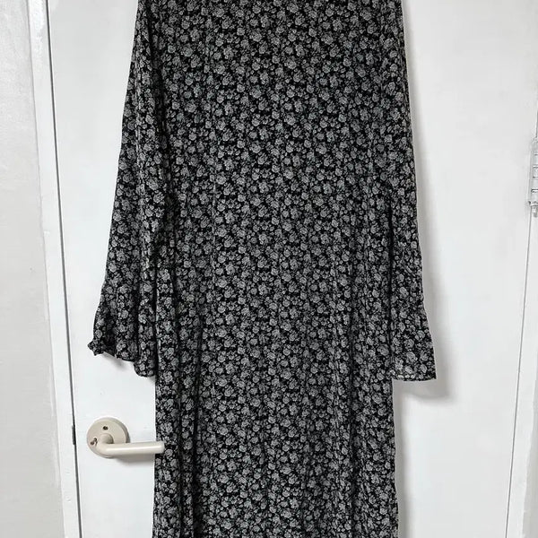 [BUNJANG] Floral Pattern Black Long Sleeve Maxi Dress / 꽃무늬 패턴 블랙 롱 긴팔 원피스